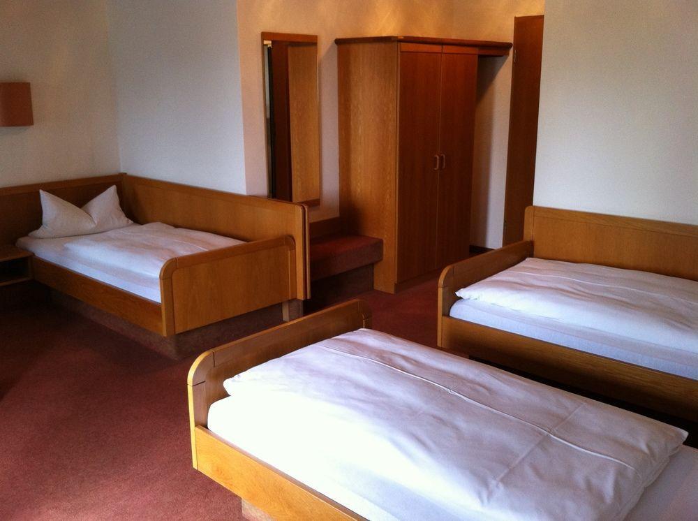 Hotel Bacchusstube Garni Goldbach  Экстерьер фото