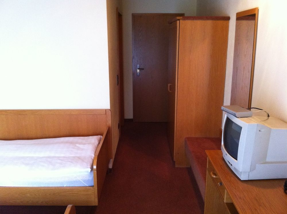 Hotel Bacchusstube Garni Goldbach  Экстерьер фото