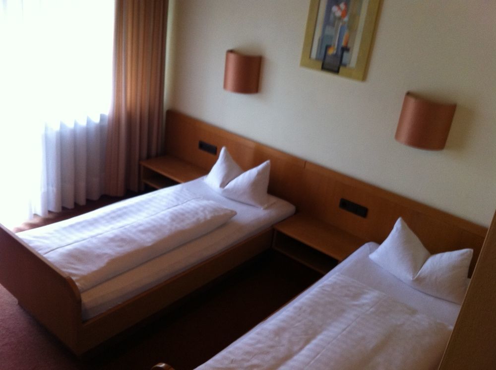 Hotel Bacchusstube Garni Goldbach  Экстерьер фото